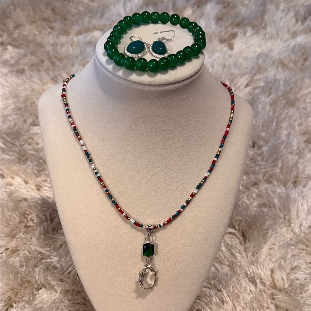 Elegant Green and Multicolor Beaded Jewelry Set NWOT